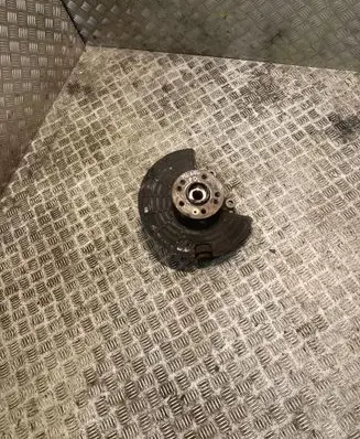 Front wheel hub