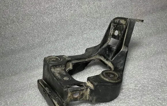 Audi A6 S6 C5 4B Fender mounting bracket 4B0853921B