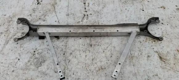 Audi A8 S8 D3 4E Engine mounting bracket 4E0905210B
