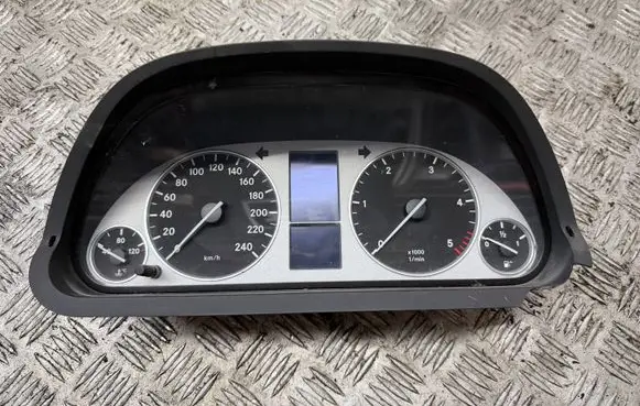 Mercedes-Benz B W245 Speedometer (instrument cluster) A1695404548