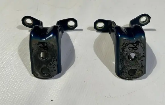 Nissan Titan Front door hinge set 12457982