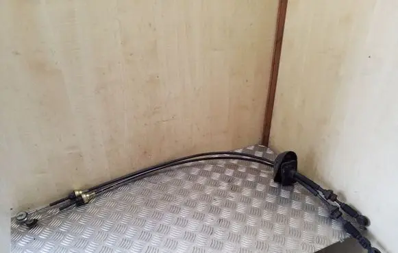 Gear shift cable linkage