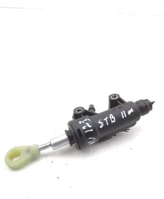 BMW 1 E82 E88 Master brake cylinder 13670610