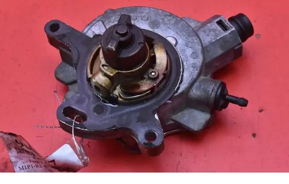 Ford Focus Vacuum pump BM5G-2A451-FA