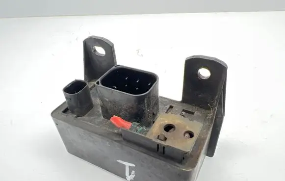 Mercedes-Benz E W211 Glow plug pre-heat relay 0285454032
