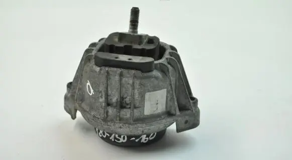 BMW 1 E81 E87 Engine mount bracket
