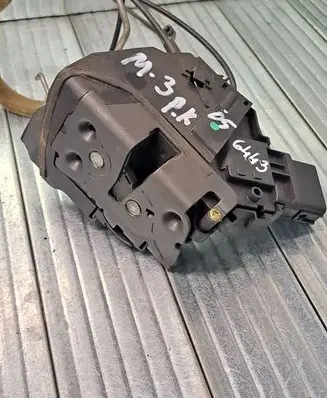 Mazda 3 I Front door lock 3N6AA21813K