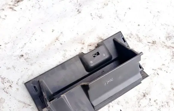 Nissan X-Trail T30 Glove box 68500EQ400