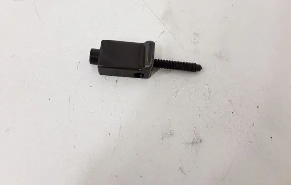Volkswagen Golf V Fuel Injector clamp holder