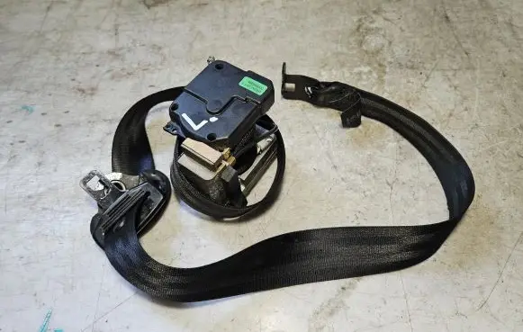 Skoda Octavia Mk1 (1U) Front seatbelt 1U4857701C