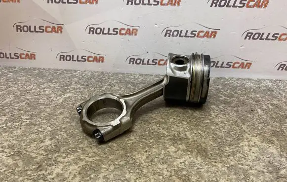 Toyota Avensis T250 Piston with connecting rod 2AD FHV