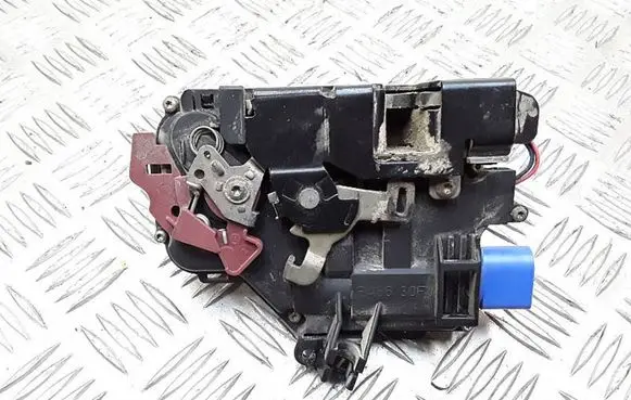 Audi A3 S3 8P Front door lock 4E1837016