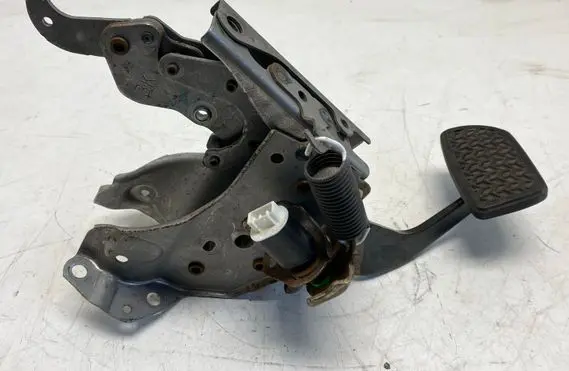 Toyota Sienna XL40 IV Brake pedal 8951047030