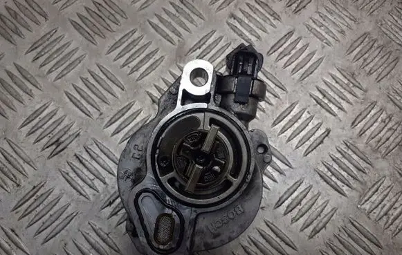 Ford Focus Vacuum pump D1562A
