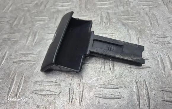 Volvo XC90 Hand brake release handle 8683963