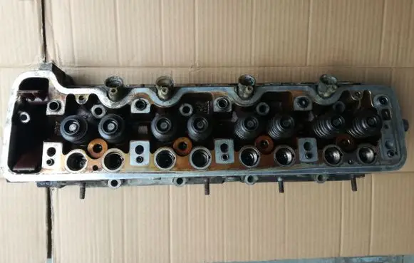 Mercedes-Benz S W126 Engine head 1160163501