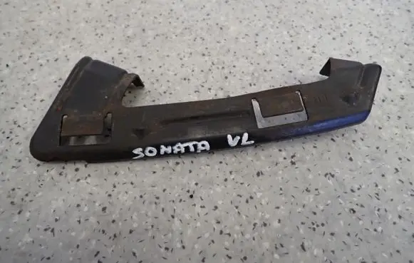 Hyundai Sonata Headlight/headlamp mounting bracket 