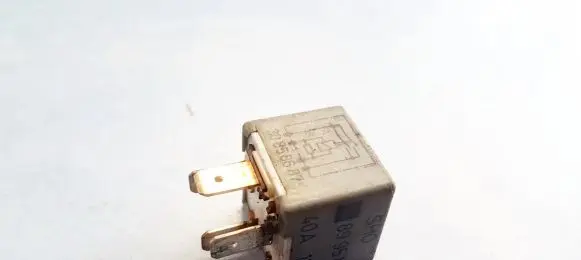 Volkswagen PASSAT B4 Other relay 4RA00351058