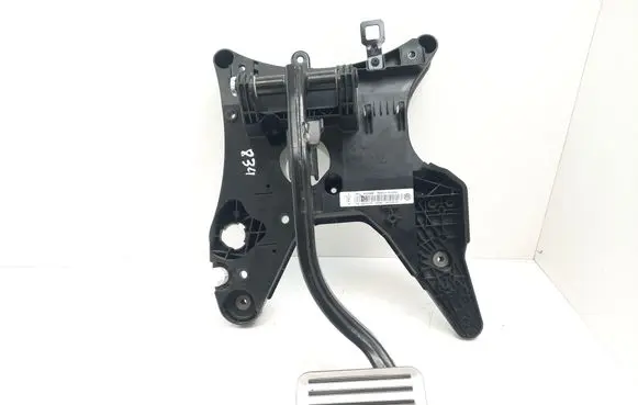Volkswagen Touareg II Brake pedal 7P0723117B 7P0723031AP