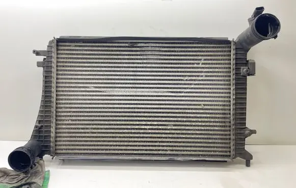 Volkswagen Golf V Intercooler radiator