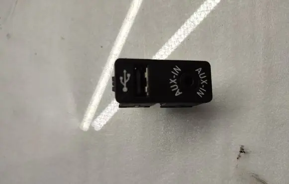 BMW 7 F01 F02 F03 F04 AUX in-socket connector 9329246
