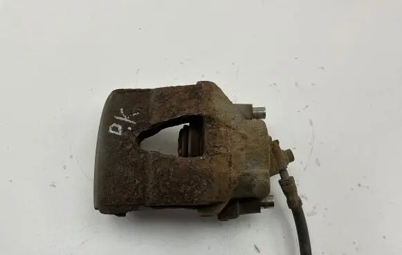 Volkswagen Golf VI Front brake caliper