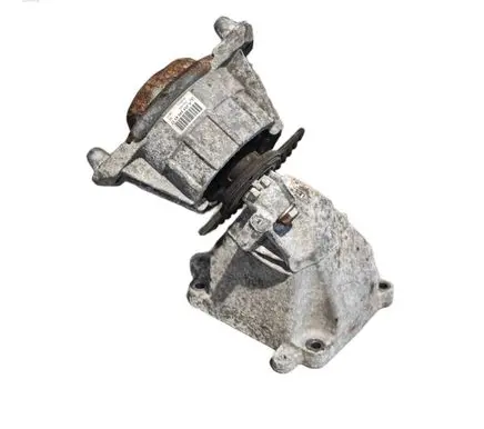 Mercedes-Benz E W212 Engine mount bracket A2042404317 A2762233504