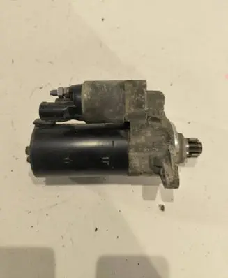 Volkswagen Golf V Starter motor 1005831703