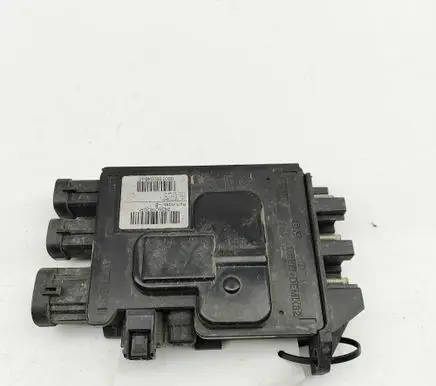 Opel Vivaro Fuse module 243501820R