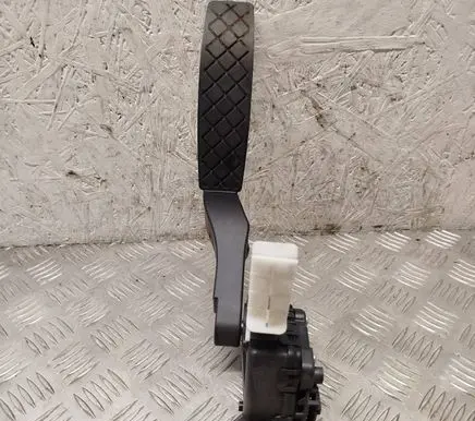 Volkswagen Touareg I Accelerator throttle pedal 7L0723507E