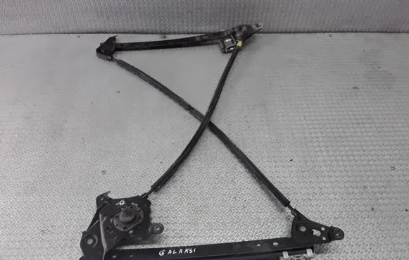 Rear window lifting mechanism without motor