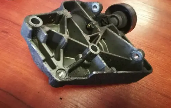 BMW 3 E46 A/C compressor mount bracket 2247388