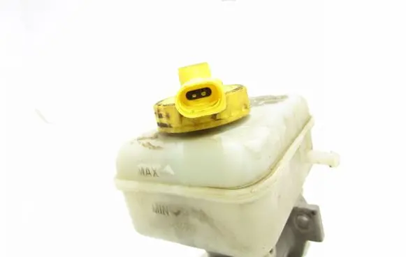 Master brake cylinder