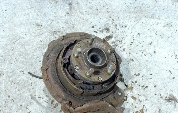 Subaru Impreza II Rear wheel hub spindle/knuckle 
