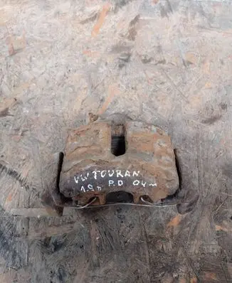 Volkswagen Touran I Front brake caliper