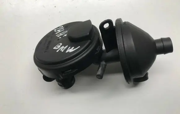 BMW 5 E39 Oil breather separator 7501566