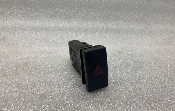Toyota Avensis T250 Hazard light switch 157963 DOT5 TR9503