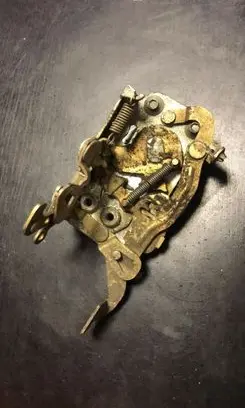 BMW 5 E28 Front door lock 1876386