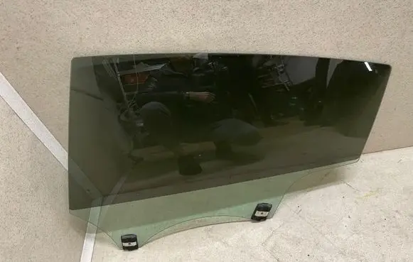 Tesla Model 3 Rear door window glass 43R004529