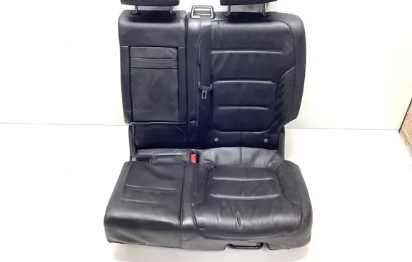 Volkswagen Touareg II Rear seat 
