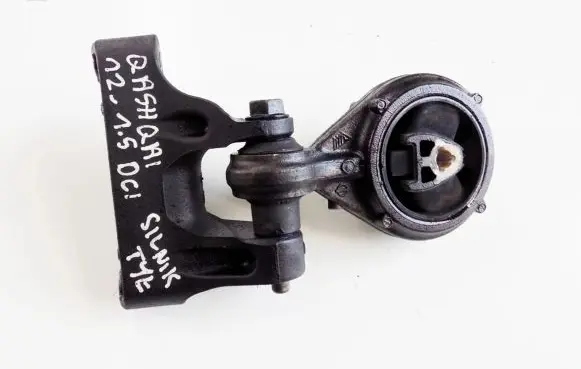 Nissan Qashqai Engine mount bracket