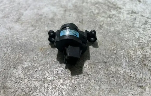 Mazda 3 I Interior temperature sensor K7570B32T