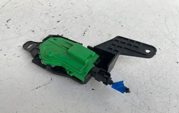Hyundai Tucson TL Fuel tank opening switch 