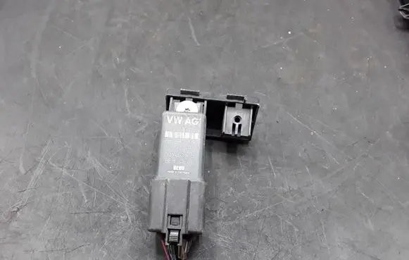 Skoda Octavia Mk2 (1Z) Glow plug pre-heat relay 03G907282A 03G907282 0522120505
