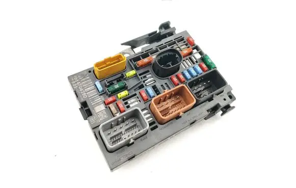 Peugeot 308 Fuse module 9664706280