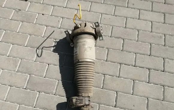 Volkswagen Touareg I Shock absorber/damper/air suspension 7L6512022E