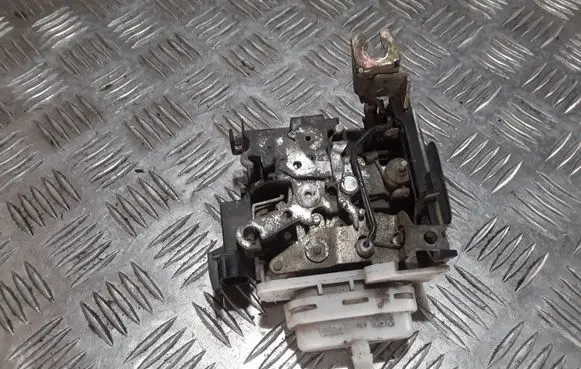 Audi A8 S8 D2 4D Front door lock 8D1837015F