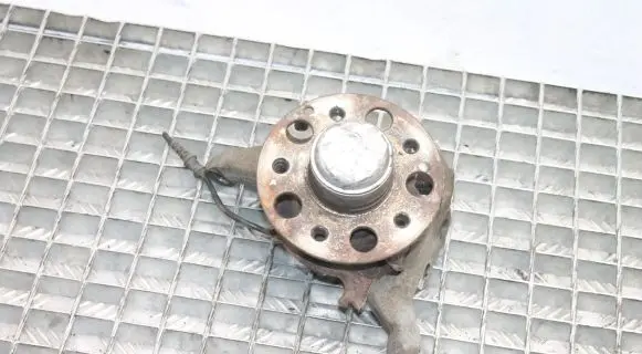 Mercedes-Benz CLK A209 C209 Front wheel hub