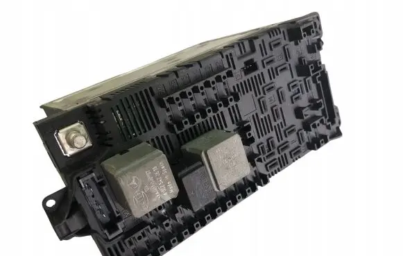 Mercedes-Benz E W211 Relay mounting block 2115457401