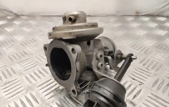 Volkswagen Polo EGR valve 038129637B 045131501C